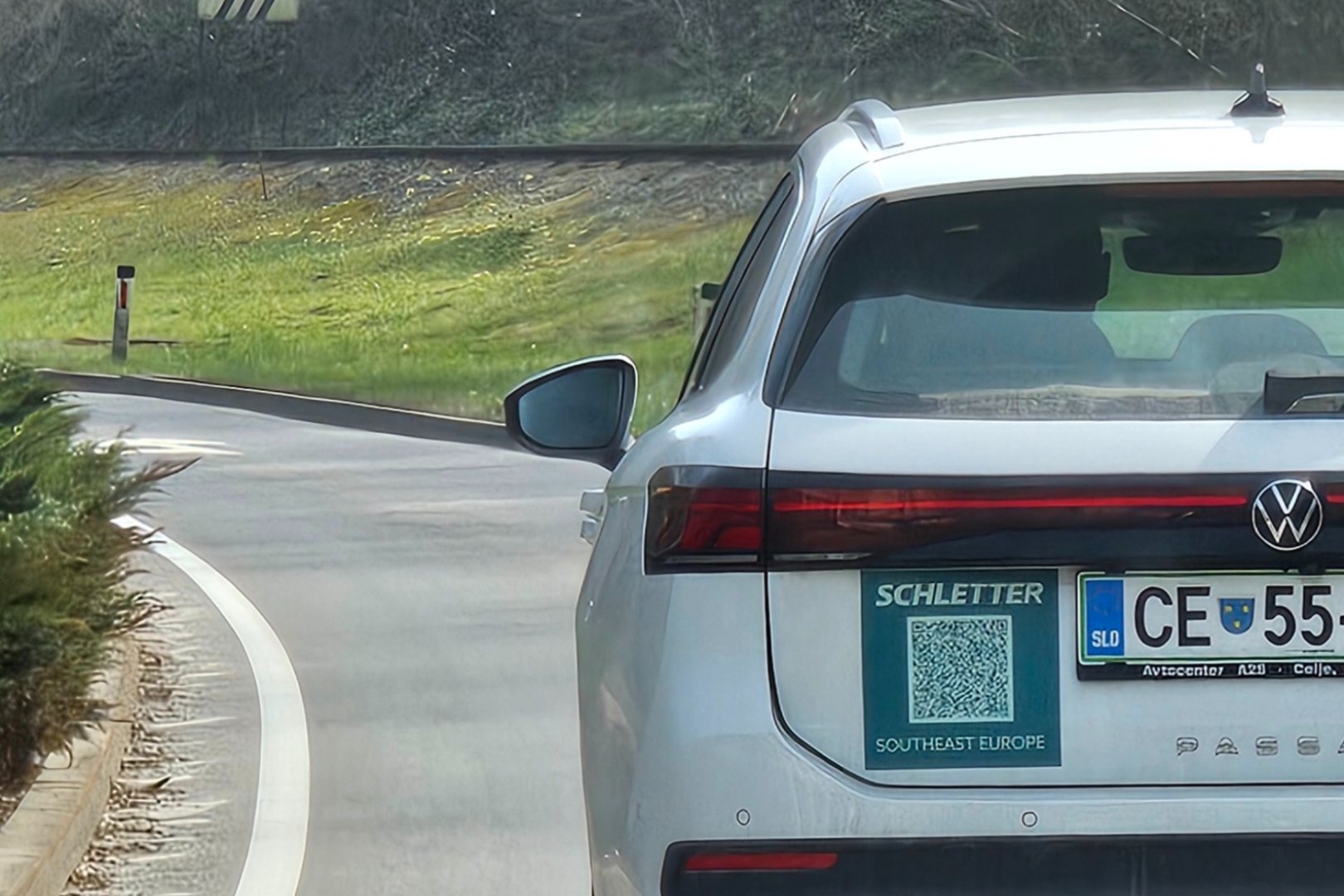 QR koda na avtomobilu Schletter