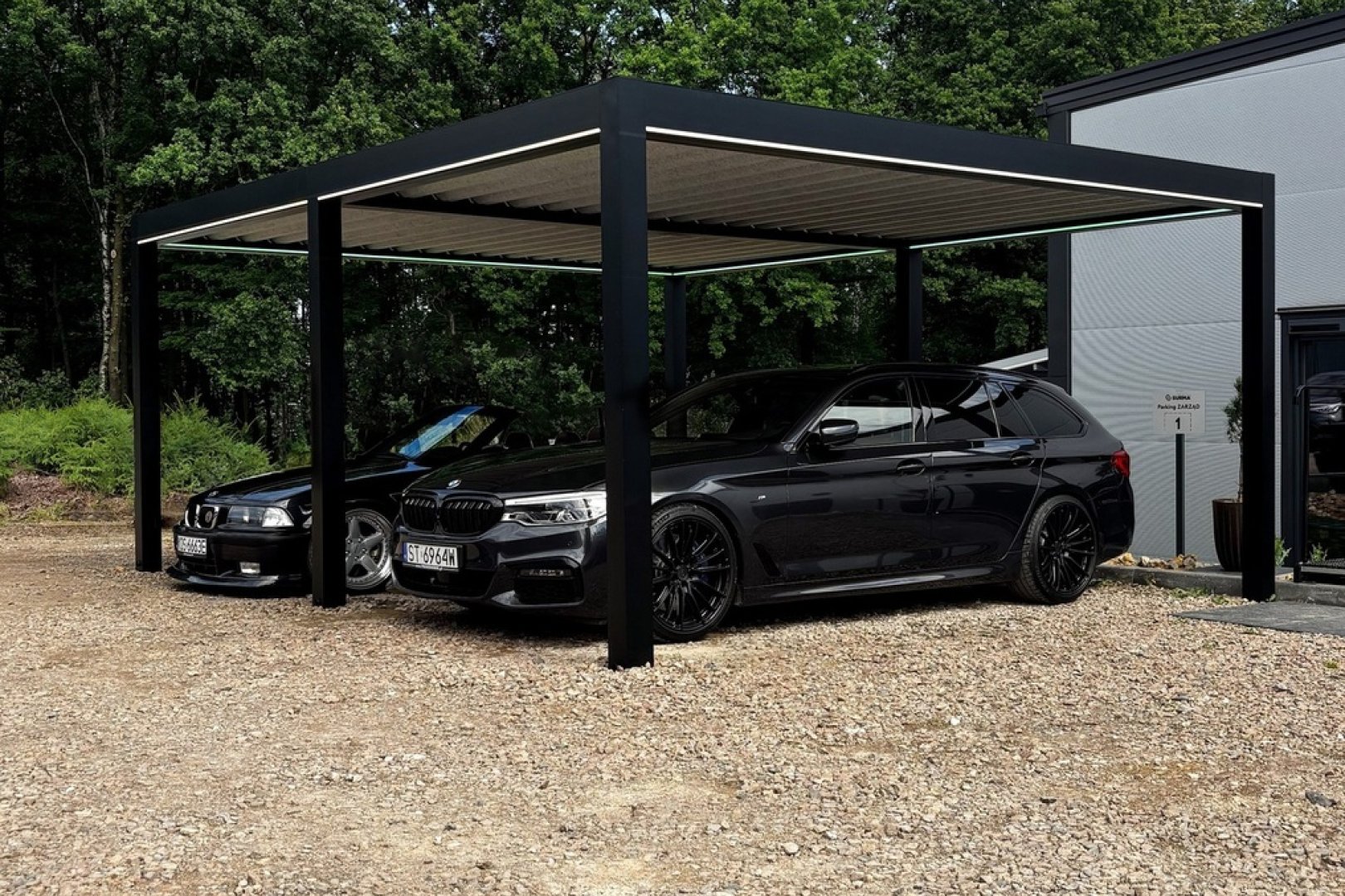 Nadstrešek za avtomobil